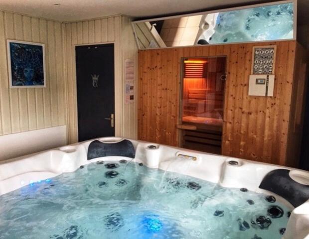 Gite Piscine Jacuzzi Privatises Clos Valentin Freulleville 外观 照片